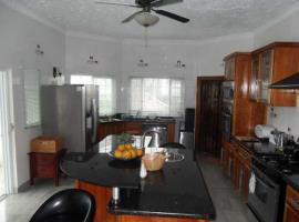 Paradise White House Villa Tower Isle Екстериор снимка